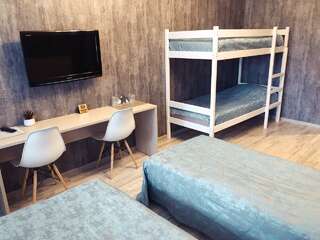 Гостевой дом На Пристанской Киров Семейный номер-студия-1