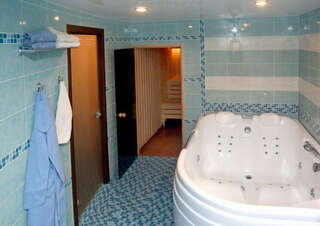 Гостевой дом На Пристанской Киров Люкс с сауной-8