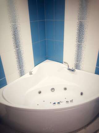 Гостевой дом На Пристанской Киров Люкс с гидромассажной ванной-7